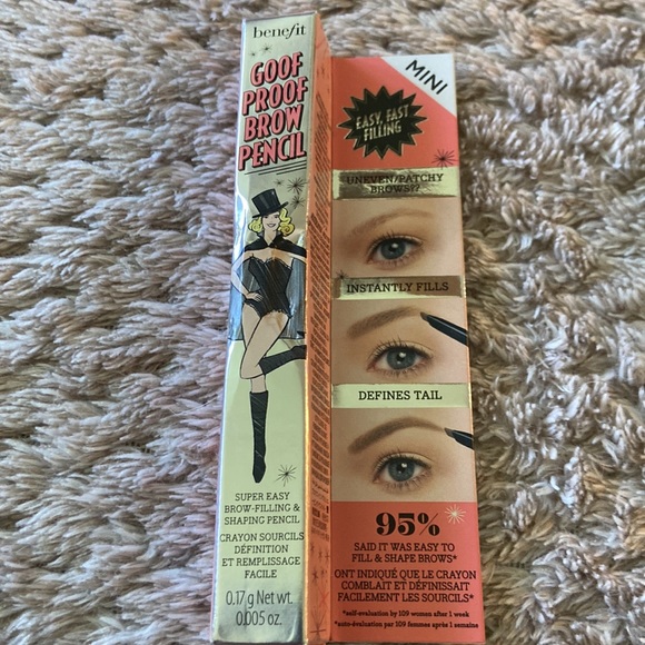 Benefit makeup. - Picture 14 of 14